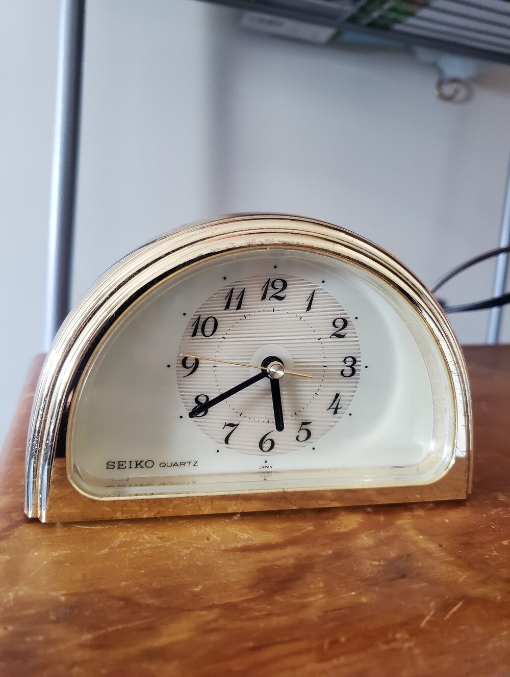 Vintage Seiko Gold Arch Quartz Desktop Clock QEJ308G